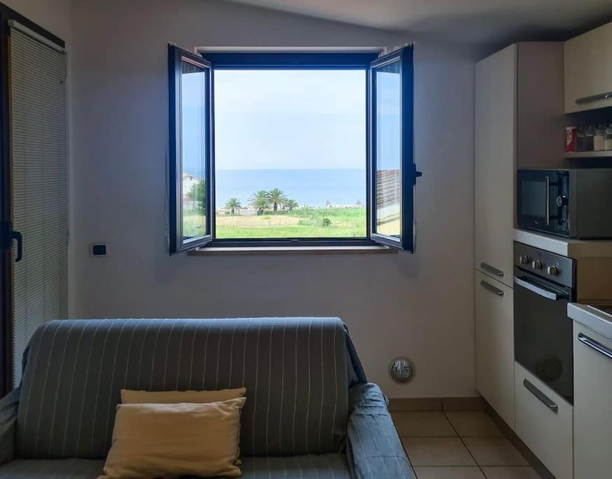 Lovely Flat With See View Розето дели Абруци Екстериор снимка